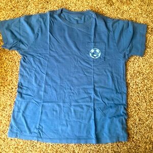 Vineyard Vines soccer logo t shirt